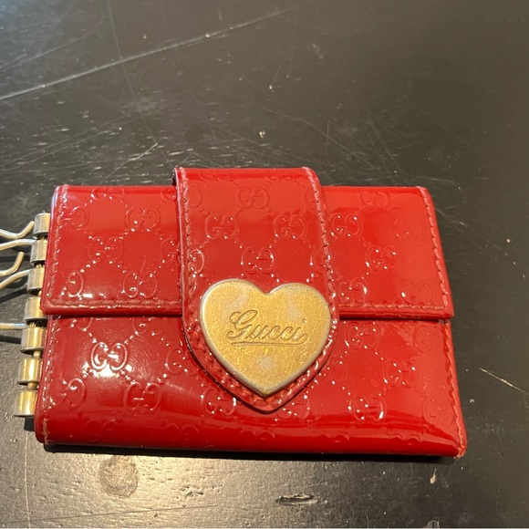 Gucci GG Red Patent Leather Monogram Gold Heart Snap Closure Six Ring Key Holder - Picture 1 of 6